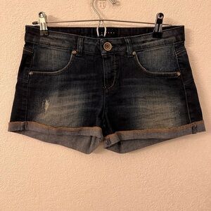 Sisley slim fit shorts size 28